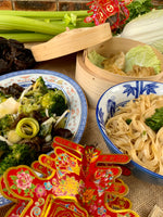 Charger l'image dans la galerie, LUCKYBOX - 3 spécialités en 1 box 🍜🥟🥬
